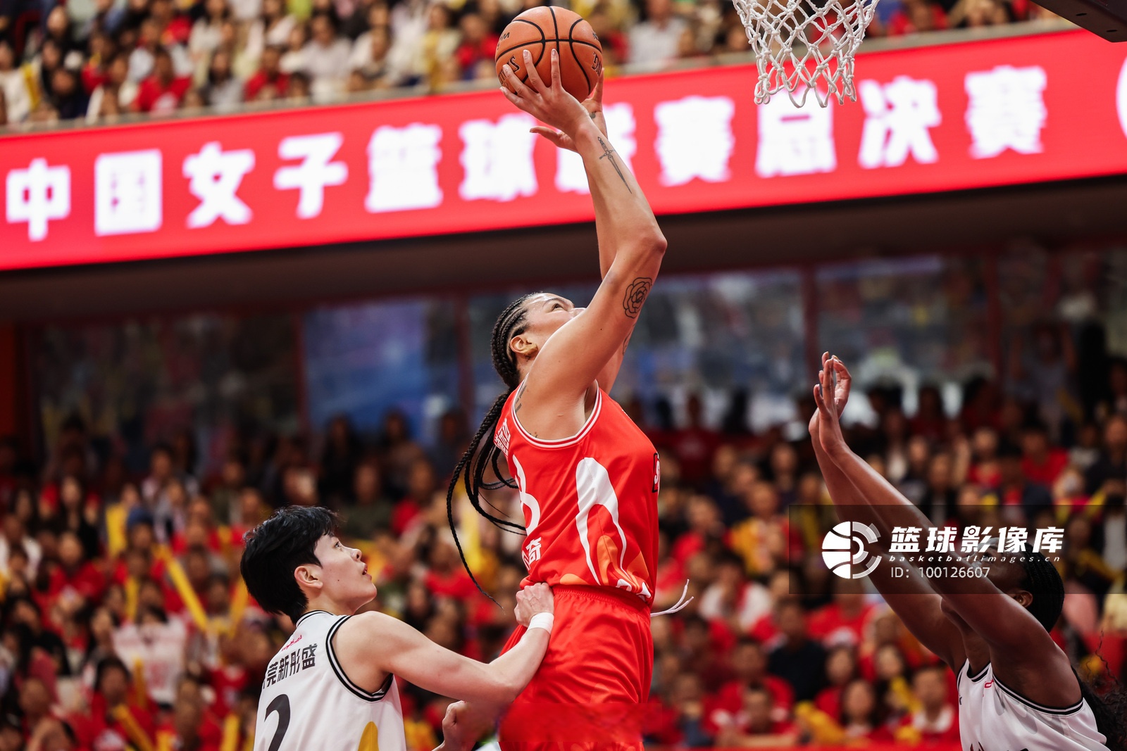 关于广东队团结拼搏，力克对手取得胜利的信息