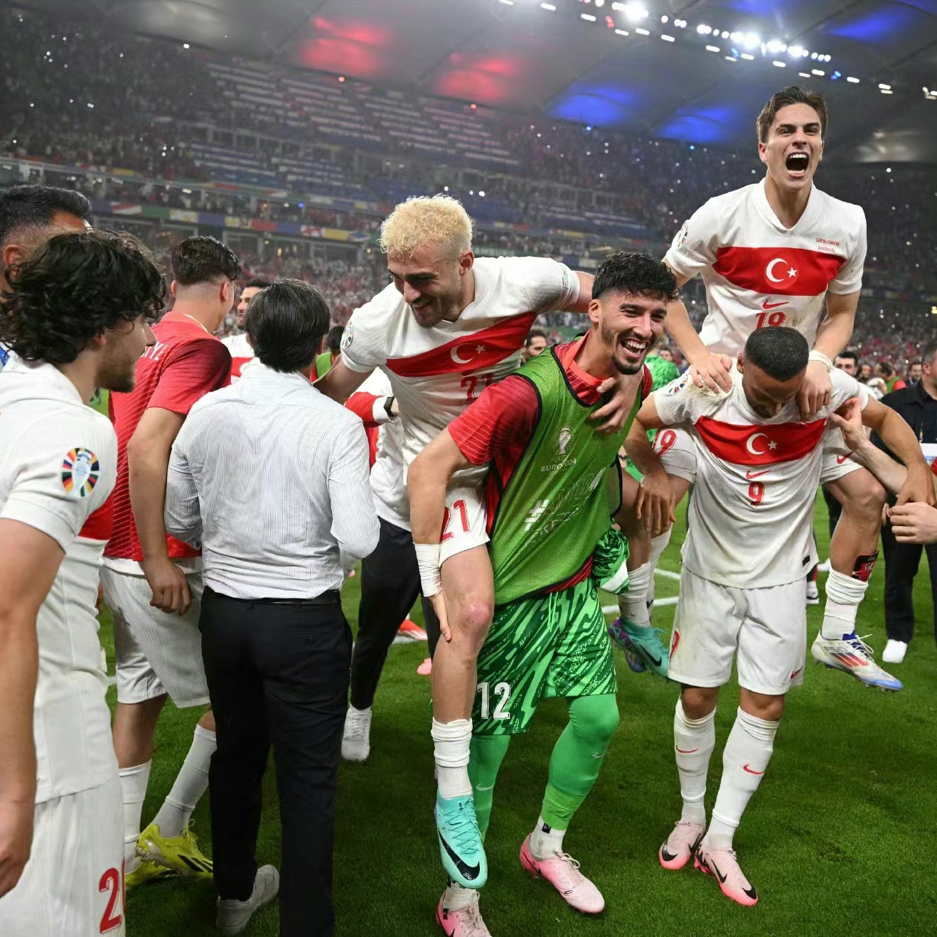 关于世界各地选手在赛场上相互较量的信息