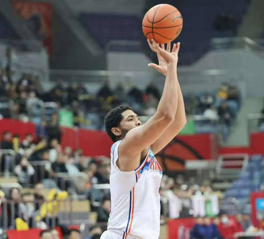 山西队险胜新疆队，赵继伟关键制胜的简单介绍