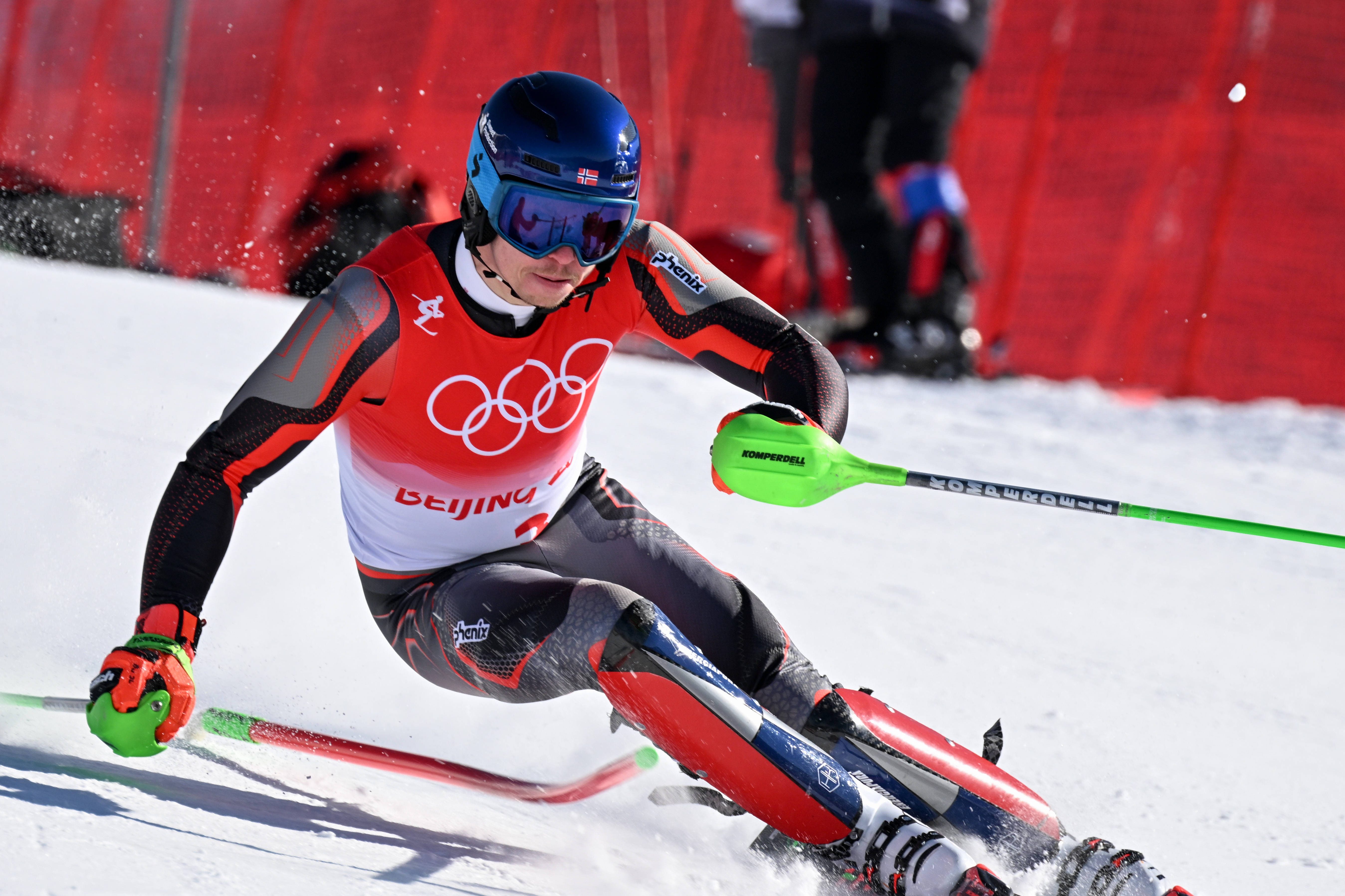 关于挪威滑雪运动员速度惊人，收获银牌的信息