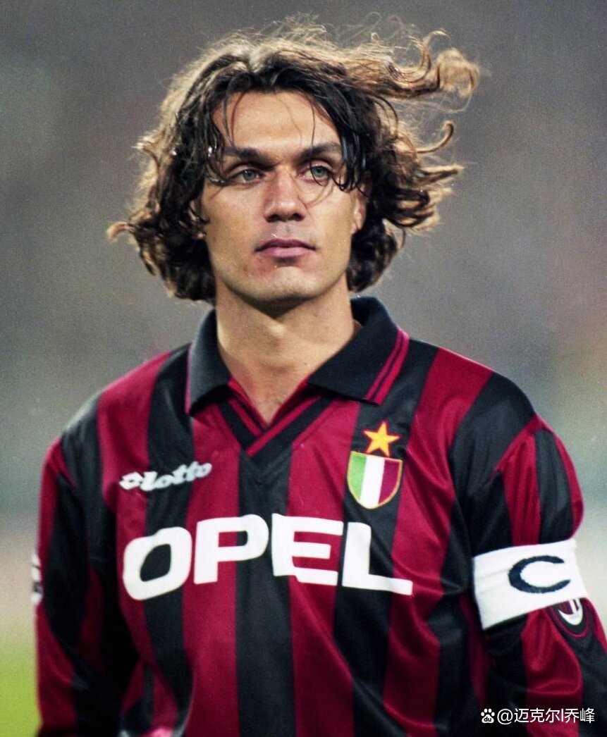 意大利足球明星熠熠生辉，赛季表现亮眼的简单介绍