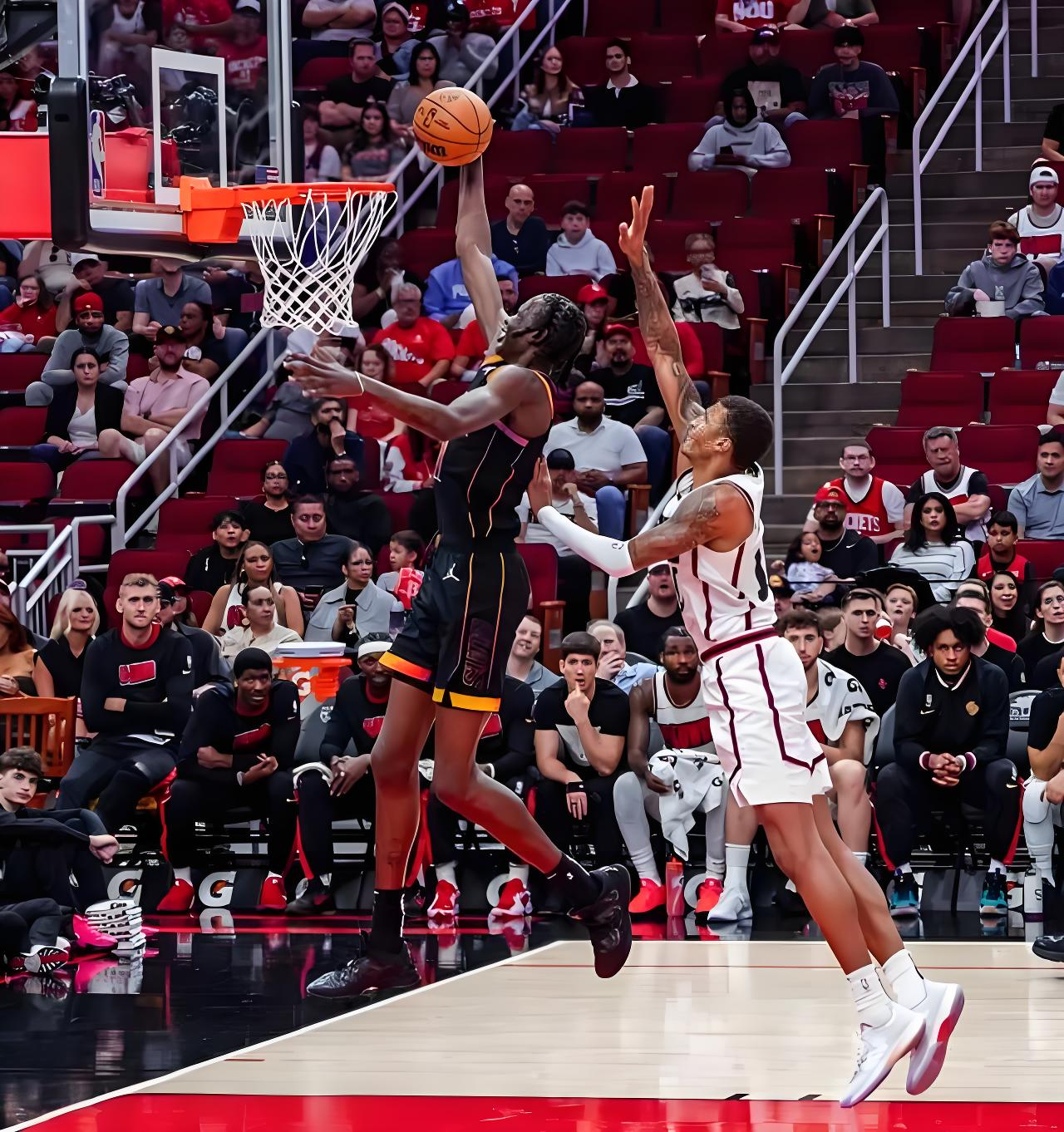 日本男篮轻取火箭，恩比德统治全场的简单介绍