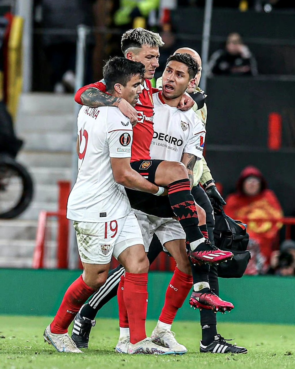 关于阿根廷轻取曼联，本泽马关键制胜的信息