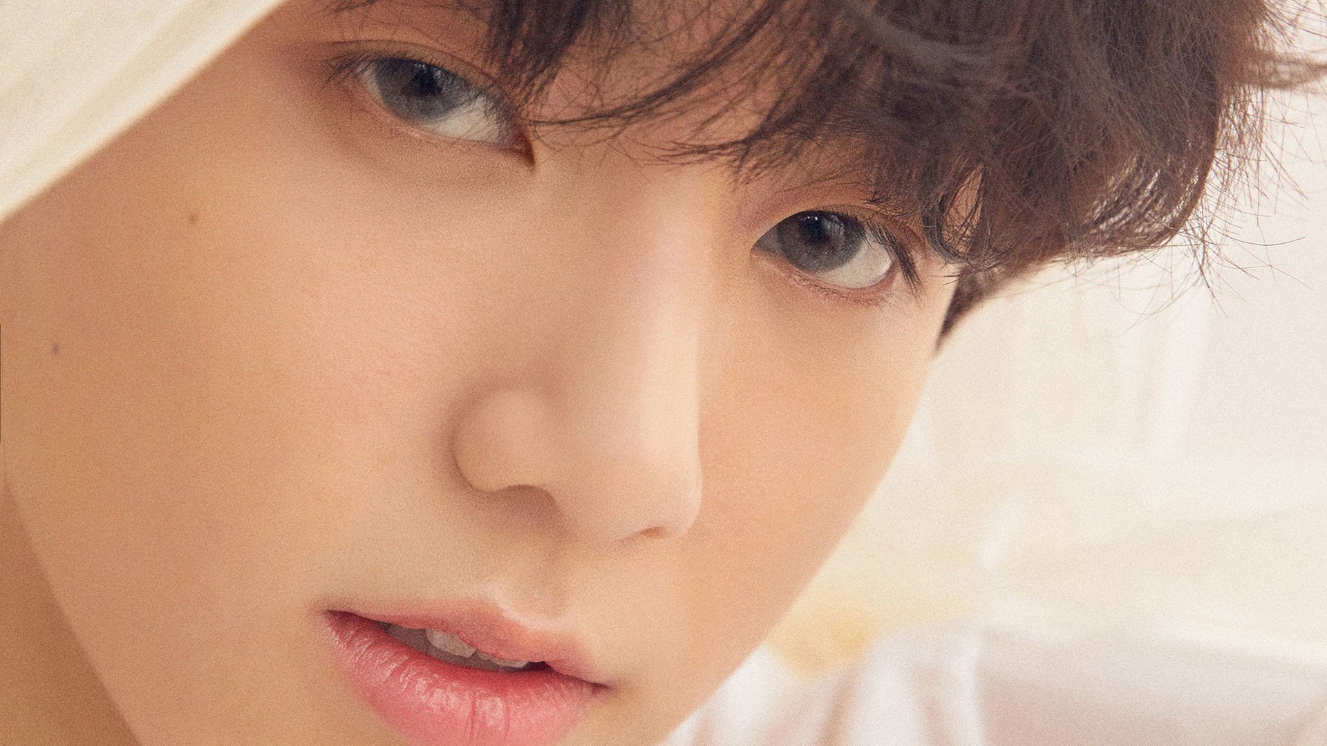 绿茵场上的存在感博弈，莫德里奇如何以无形掌控全局，丹麦强压乌拉圭的战术启示