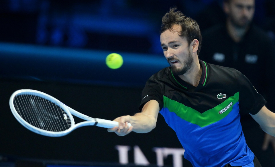 包含戴维斯杯逆转ATP总决赛，梅德韦杰夫关键制胜的词条