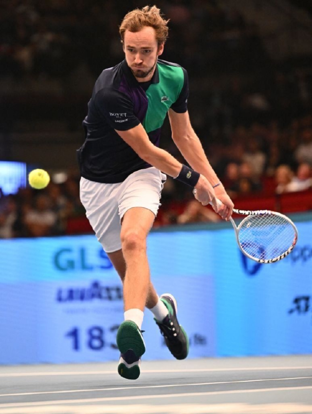 包含戴维斯杯逆转ATP总决赛，梅德韦杰夫关键制胜的词条