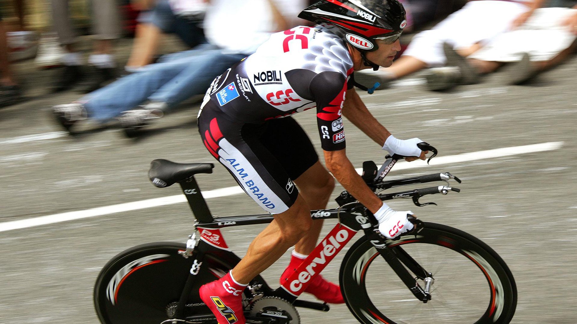 跨界狂飙，哈登接管F1揭幕战，掘金血拼浙江队背后的体育新叙事